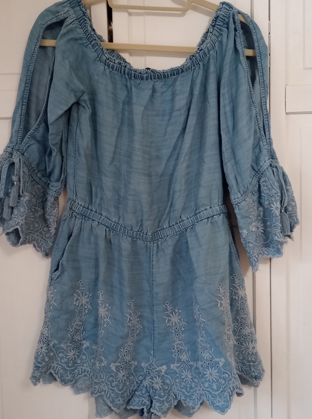 American Eagle Outfitters Embroidered romper Size Medium